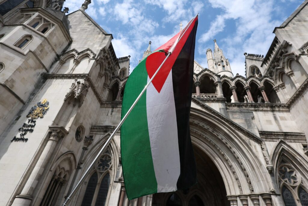 Βρετανία: Δικαστής επέτρεψε στην Palestine Action να προσφύγει κατά της απαγόρευσής της