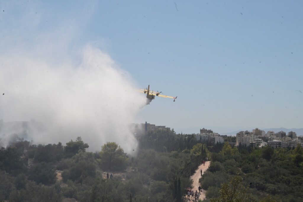 Αρκαδία: Πυρκαγιά στον Άγιο Σώστη Τρίπολης – Επιχειρούν και εναέρια