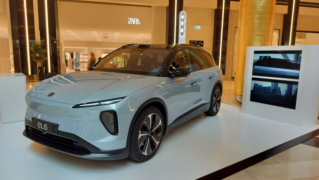 Το μεγάλο premium SUV που καίει 4 ευρώ ανά 100 km ήρθε στην Ελλάδα – Που θα το δεις από κοντά