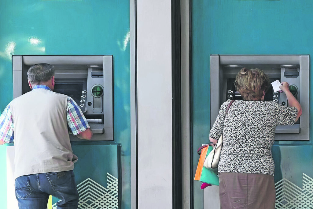 Πακέτο αναδρομικών για 93.000 συνταξιούχους – Ποιοι θα λάβουν και πόσα χρήματα [πίνακες]