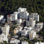 Η επόμενη μεγάλη αλλαγή της κυβέρνησης μετά τις φοροελαφρύνσεις: Τα κλειστά ακίνητα στο μικροσκόπιο του οικονομικού επιτελείου