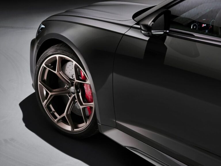 Το Audi που στην Ελλάδα κοστίζει 179.980 ευρώ, σπάει ρεκόρ παραγγελιών