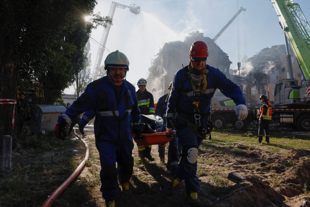 Ουκρανία: Τους 8 έφτασαν οι νεκροί από τις ρωσικές επιθέσεις στο Κίεβο