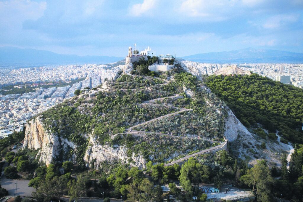 Kλείνει τα μεσάνυχτα προληπτικά ο Λυκαβηττός – Σε επιφυλακή ο Δήμος Αθηναίων για το ενδεχόμενο πυρκα