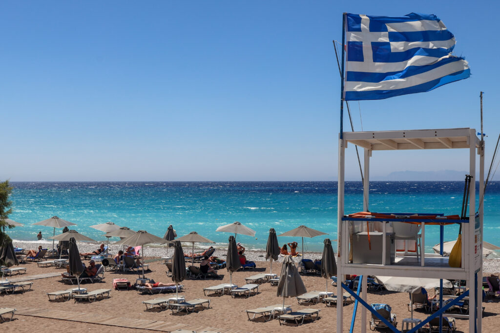 Καιρός: Διπλό ταμπλό – Σαββατοκύριακο με βροχές αλλά υψηλές θερμοκρασίες – Ποιες περιοχές θα επηρεαστούν – Πώς θα μπει ο Σεπτέμβριος