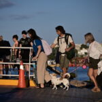 Γεμάτα τα πλοία, αυξημένη κίνηση στους δρόμους – Μαζική έξοδος αδειούχων από τον Πειραιά [βίντεο]