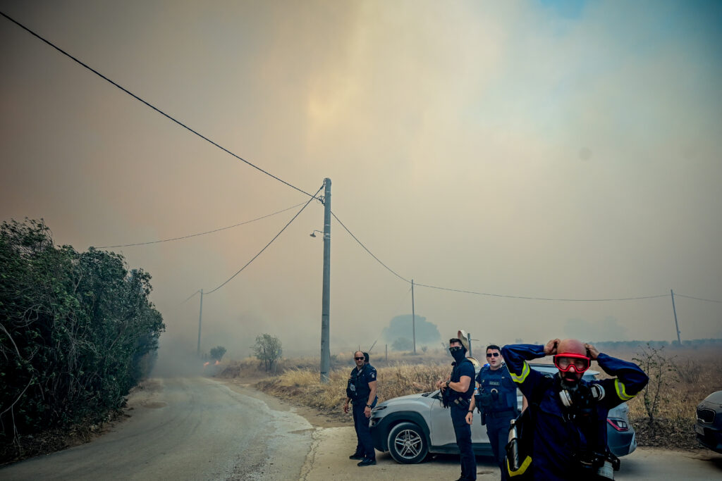 Φωτιά στην Ανατολική Αττική: Ήχησε το 112 – «Απομακρυνθείτε προς Ανάβυσσο»