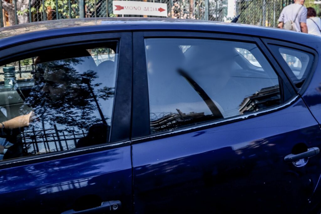 Χαλάνδρι: Ποινική δίωξη για ανθρωποκτονία από πρόθεση στον 28χρονο που σκότωσε τη 47χρονη