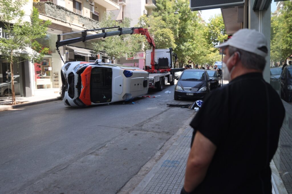 Γουδί: Πέθανε ο ασθενής τον οποίο μετέφερε το ασθενοφόρο που ανετράπη [Εικόνες-Βίντεο]