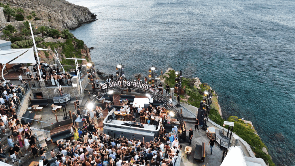 Το Ντοκιμαντέρ-Αφιέρωμα στα 30 Χρόνια του Cavo Paradiso Κάνει Πρεμιέρα