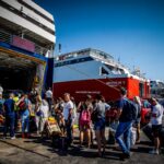 Δεκαπενταύγουστος: Φεύγουν και οι τελευταίοι εκδρομείς – Με σχετική πληρότητα αναχωρούν τα πλοία [Βίντεο]