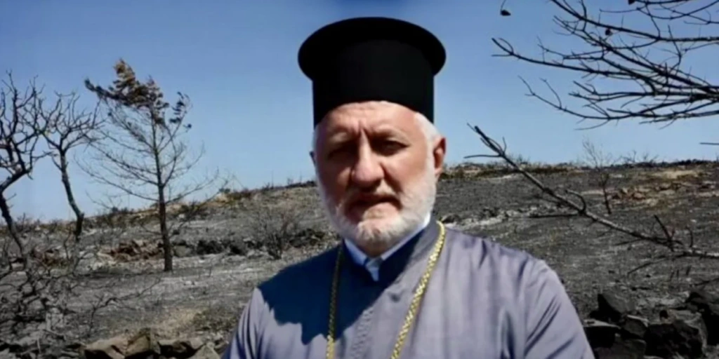 Στα καμένα της Χίου ο Αρχιεπίσκοπος Αμερικής Ελπιδοφόρος