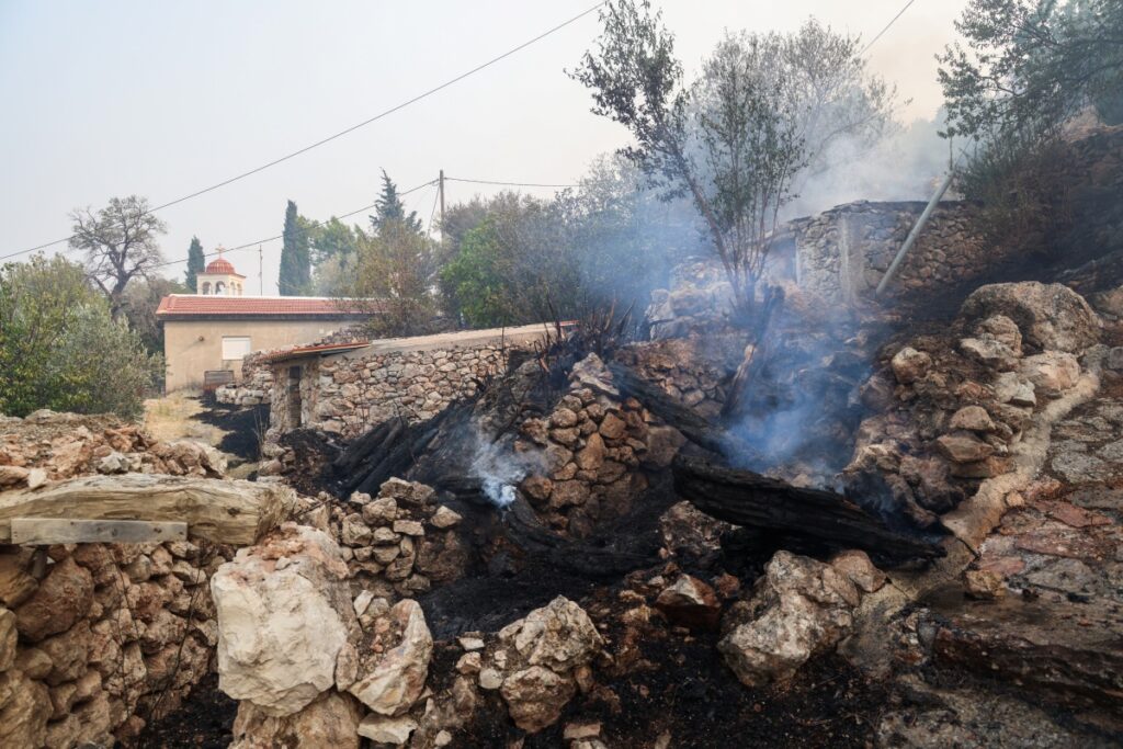 Λέσβος: Φωτιά τώρα στην Παγανή