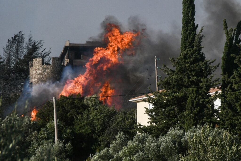 Σε κατάσταση έκτακτης ανάγκης Πρέβεζα και Ζάκυνθος λόγω των πυρκαγιών