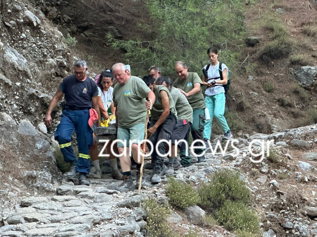 Κινηματογραφική διάσωση στο Φαράγγι της Σαμαριάς: Μετέφεραν στα χέρια 60χρονο άντρα για 3 χιλιόμετρα