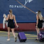 Καλοκαίρι… τέλος: Μαζική επιστροφή αδειούχων με 27 δρομολόγια στον Πειραιά