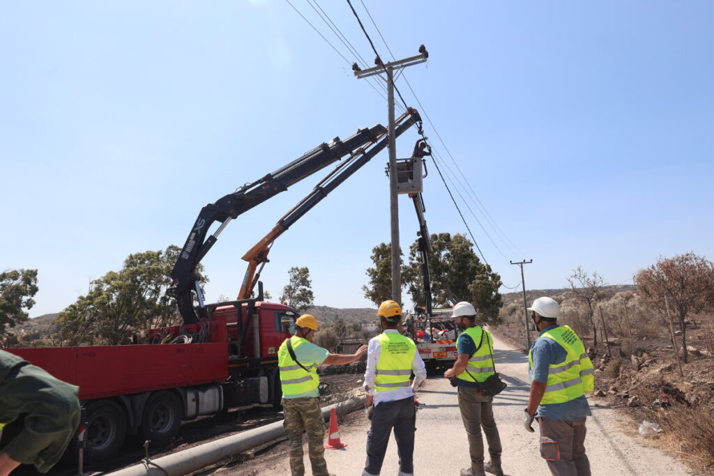 Φωτιά στην Κερατέα: Ελεύθεροι αφέθηκαν με εντολή εισαγγελέα οι δύο υπάλληλοι του ΔΕΔΔΗΕ