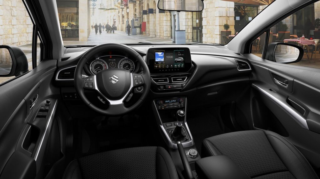 Νέο υβριδικό Suzuki SUV με χώρους και αυτόματο κιβώτιο στην Ελλάδα – Τιμή 26.880 ευρώ