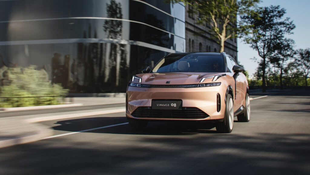Στην Ελλάδα το Lynk&Co 08: Το premium plug-in hybrid SUV που κάνει 200 km μόνο με ρεύμα – Τιμές