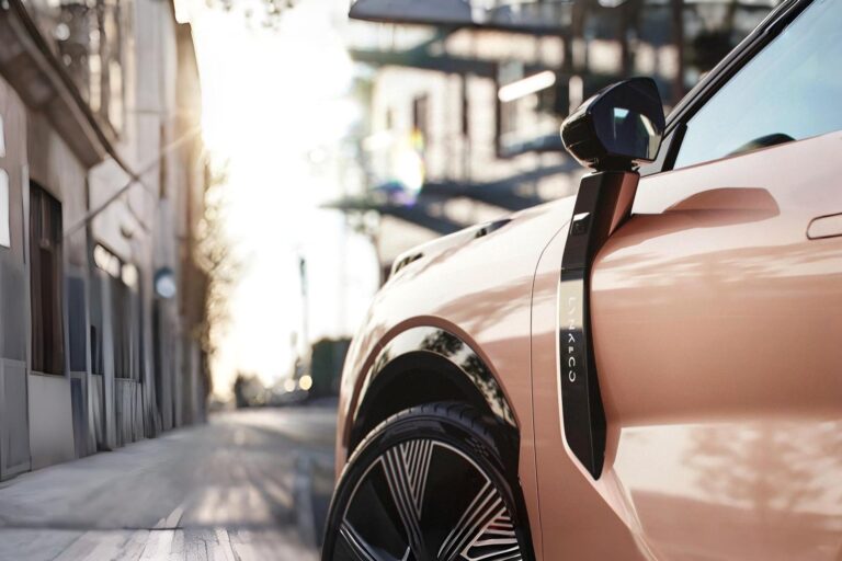 Το premium SUV που καίει μόλις 0,9 lt/100km και κάνει 200 km ηλεκτρικά πάτησε Ελλάδα – Πόσο κοστίζει;