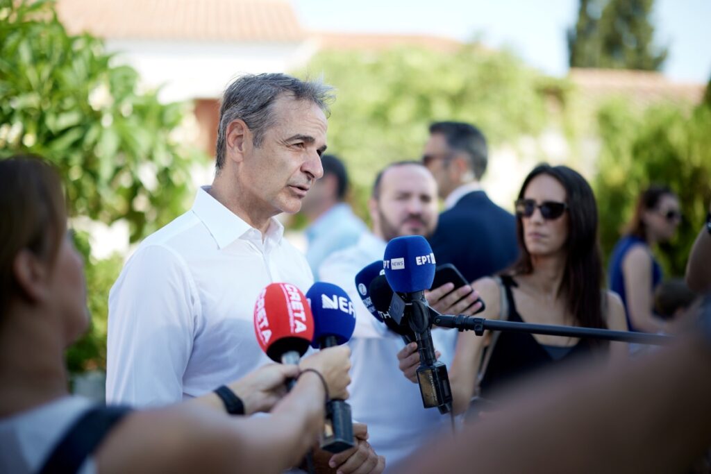 Κυριάκος Μητσοτάκης: Στα Χανιά για τον Δεκαπενταύγουστο – «Παίρνουμε δύναμη από την Παναγία μας» [Βί
