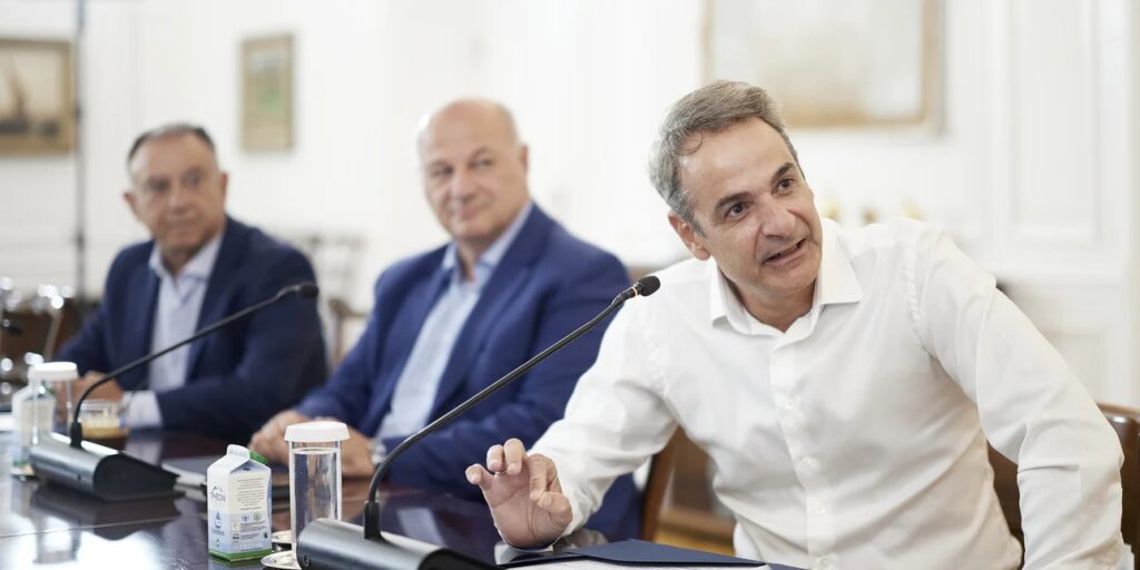 Mητσοτάκης σε δήμαρχο Αμοργού και ψαράδες: «Παράδειγμα προς μίμηση η πρωτοβουλία σας για την αλιευτι