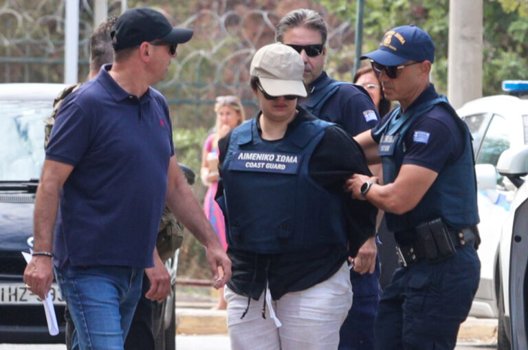 Παλαιό Φάληρο: «Μπήκα στη θάλασσα και άφησα την Τζένα» – Αναμένονται οι εξετάσεις για τα προθανάτια τραύματα της 3χρονης