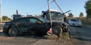 Τροχαίο στη Θέρμη: Γυναίκα η ιδιοκτήτρια της Porsche – Αναζητείται από την ΕΛ.ΑΣ