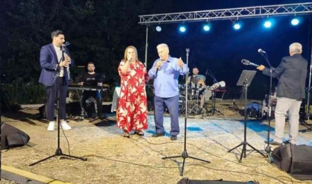 Ντουέτο με την Έφη Θώδη σε πανηγύρι ο Παναγιώτης Ψωμιάδης σε πανηγύρι! (βίντεο)