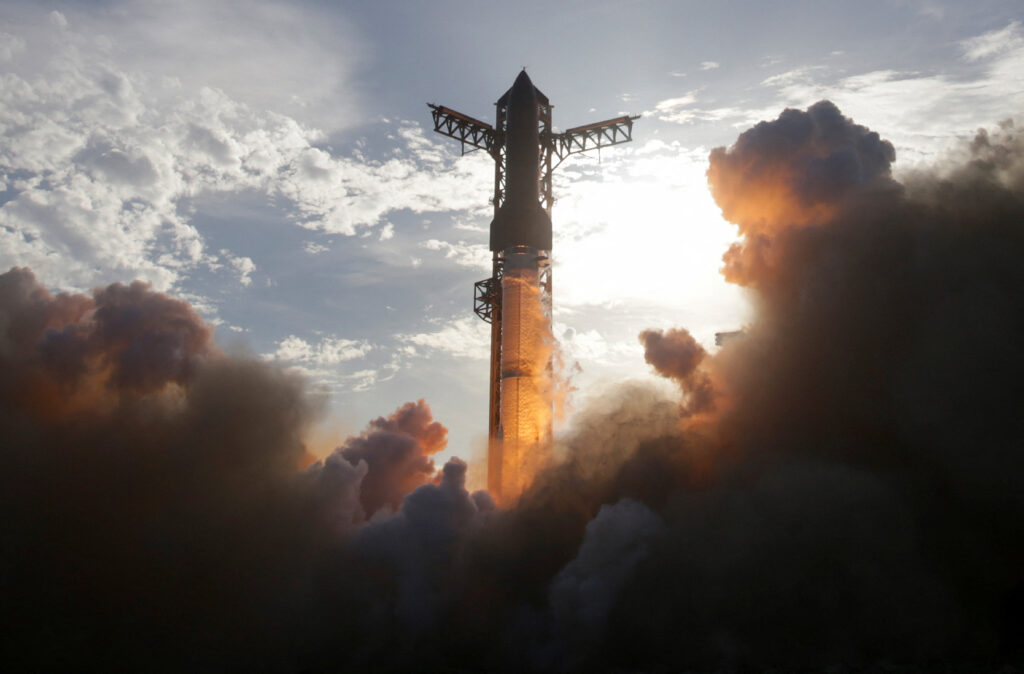 SpaceX: Επιτυχημένη η 10η δοκιμαστική εκτόξευση του Starship μετά από μήνες αναβολών και ατυχημάτων