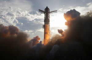 SpaceX: Επιτυχημένη η 10η δοκιμαστική εκτόξευση του Starship μετά από μήνες αναβολών και ατυχημάτων