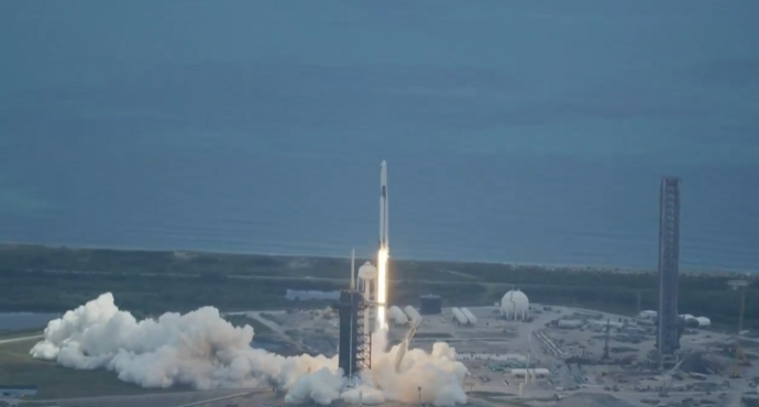 Σε 15 ώρες η νέα αποστολή της SpaceX έφτασε στον ISS – 11 συνολικά οι επιβαίνοντες