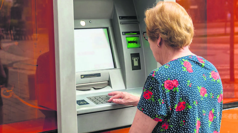 Συντάξεις: Τι ώρα θα μπει το 250αρι στους λογαριασμούς των δικαιούχων – Ποιοι το παίρνουν