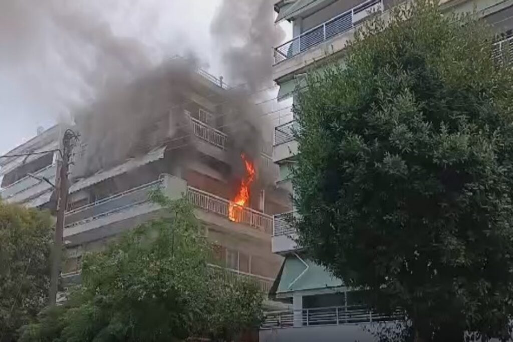 Θεσσαλονίκη: Μεγάλη φωτιά σε διαμέρισμα στην Καλαμαριά [Βίντεο]