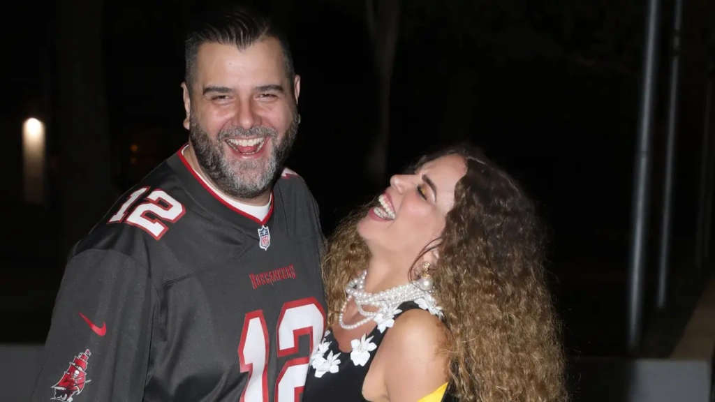 Στικούδη – Σερίφης: Εικόνες από το σπίτι τους με τα δυο πιάνο και την πισίνα