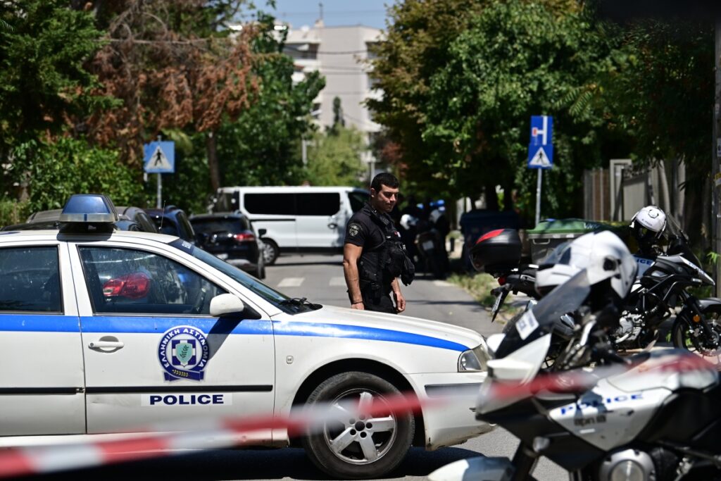 Γυναικοκτονία στο Χαλάνδρι: Έσπασε η λάμα του μαχαιριού και έβγαλε δεύτερο
