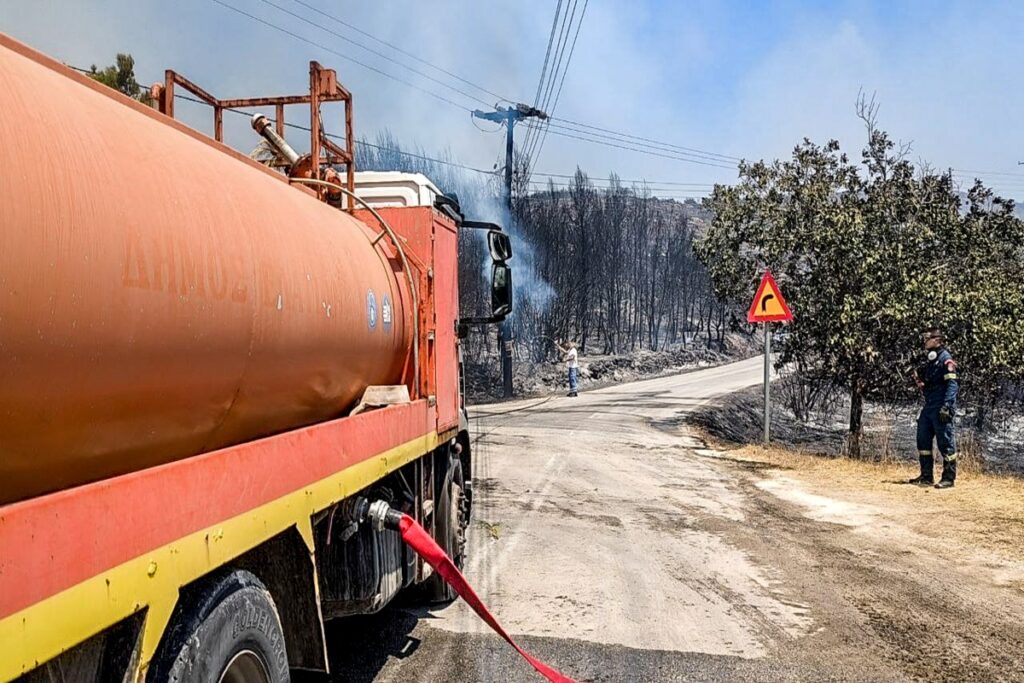 Φωτιά στη Ζάκυνθο: Εκκενώθηκαν Αγαλάς και Κερί – Κάηκαν σπίτια [Βίντεο]
