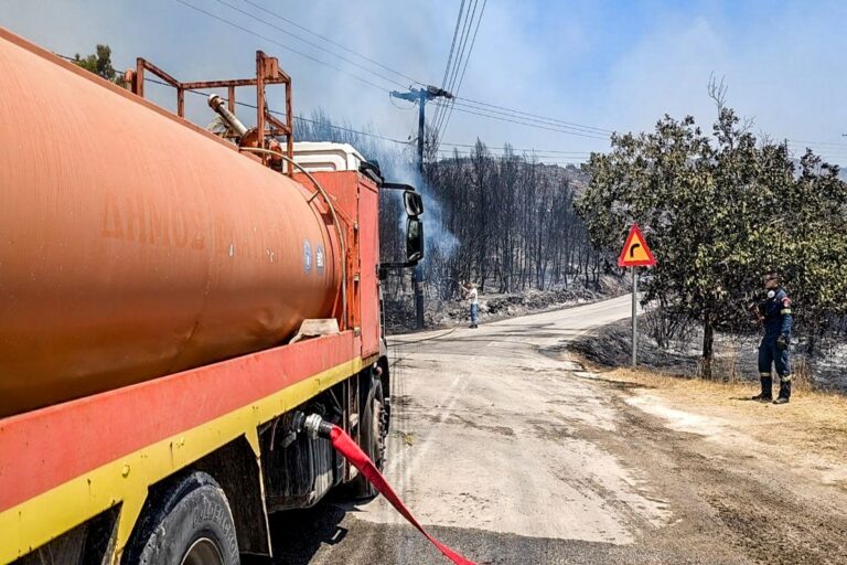 Φωτιά στη Ζάκυνθο: Εκκενώθηκαν Αγαλάς και Κερί – Κάηκαν σπίτια [Βίντεο]