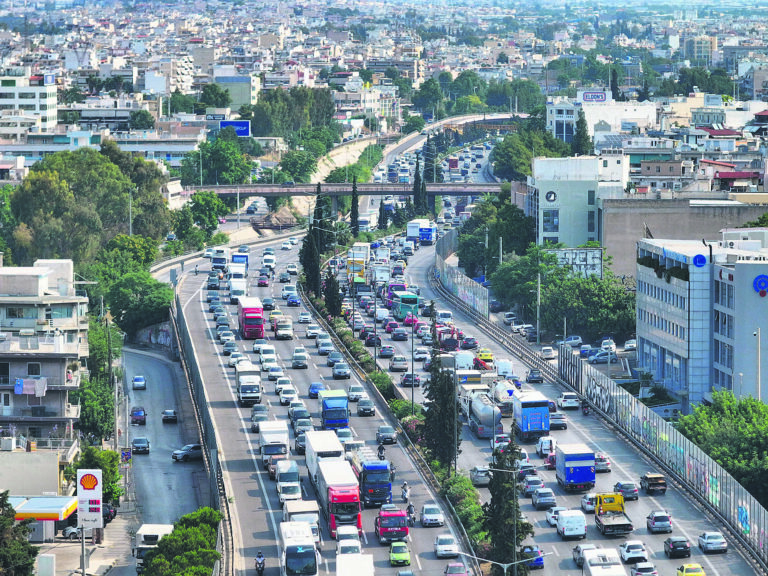 Κίνηση: Χάνουμε 111 ώρες τον χρόνο πίσω από το τιμόνι