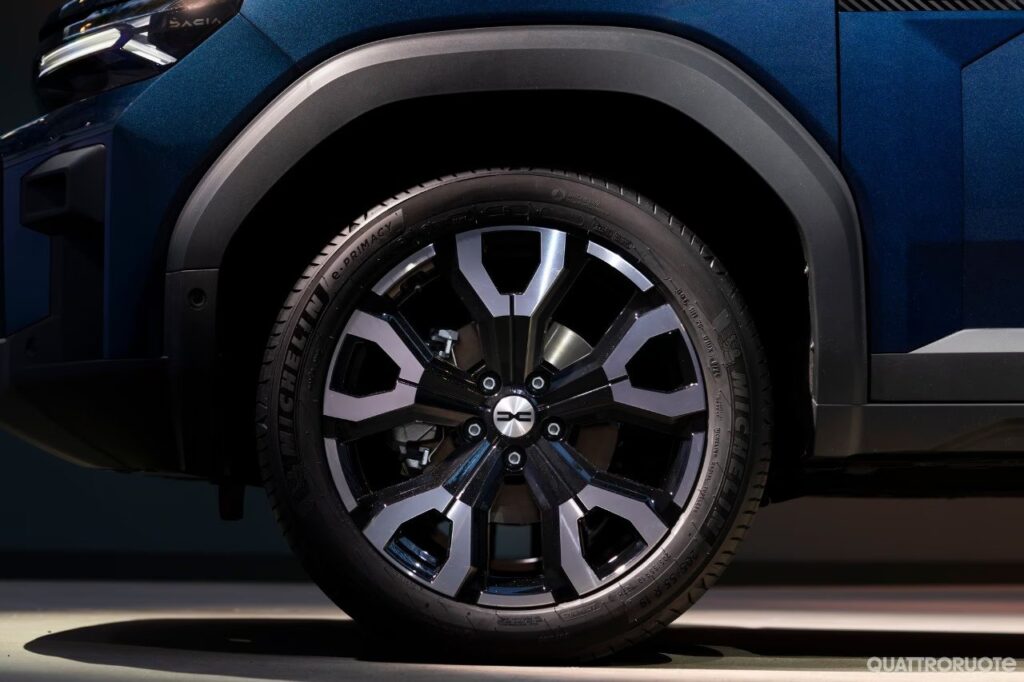 Το υβριδικό Dacia SUV που έχει 681 lt πορτμπαγκάζ και 140 ίππους – Κοστίζει 23.800 ευρώ