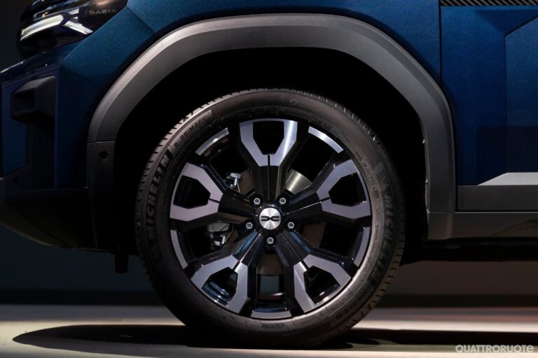 Το υβριδικό Dacia SUV που έχει 681 lt πορτμπαγκάζ και 140 ίππους – Κοστίζει 23.800 ευρώ