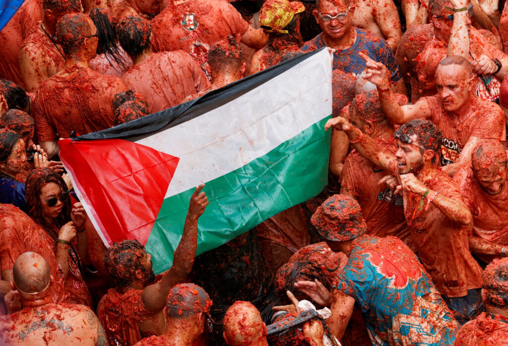 «La Tomatina» και «Free Palestine»