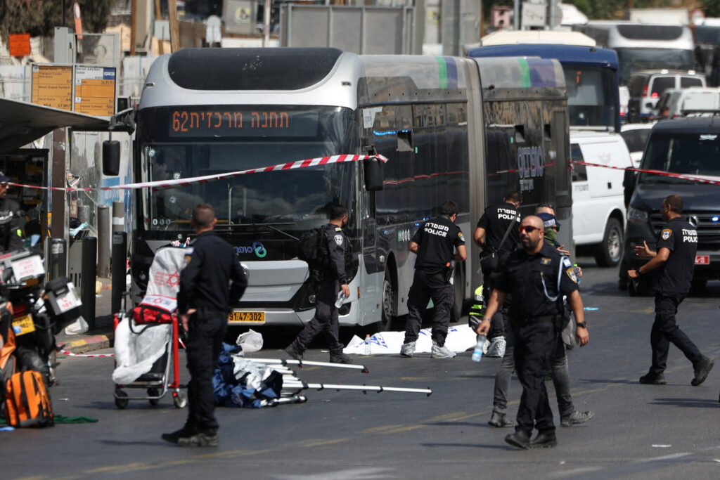 Ένοπλη επίθεση σε σταθμό λεωφορείων της Ιερουσαλήμ: Τέσσερις νεκροί και αρκετοί τραυματίες