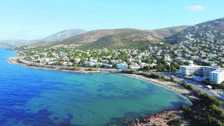 Ακίνητα: Γιατί οι αγοραστές ψάχνουν σπίτια στα παράλια της Αττικής [πίνακες]