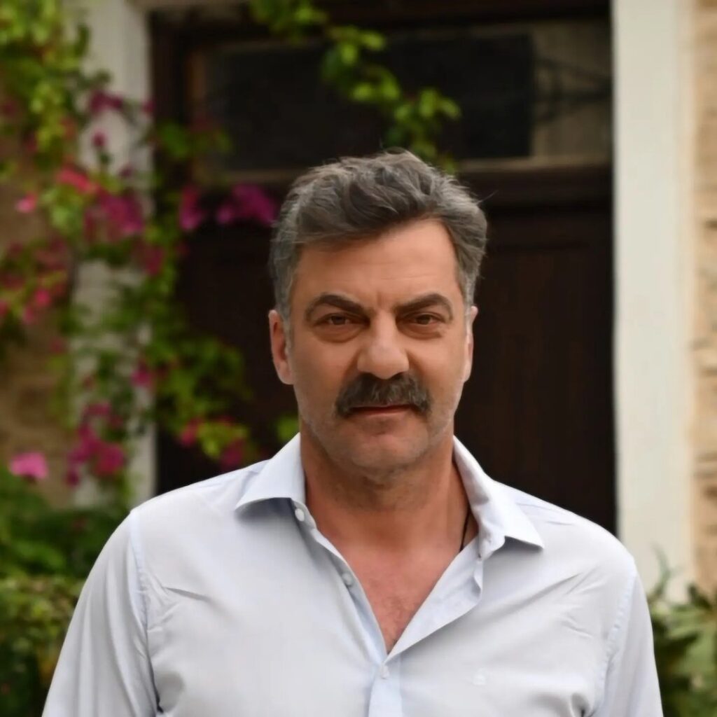 Στάθης Μαντζώρος: Η αποκάλυψη του πατέρα τού ηθοποιού – «Οι πιθανότητες να ξυπνήσει είναι 50-5