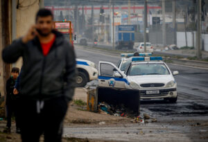 Αναβρασμός στους καταυλισμούς Ρομά για τους αστυνομικούς στους οικισμούς - «Θα πάμε στο Σύνταγμα με λεωφορεία»