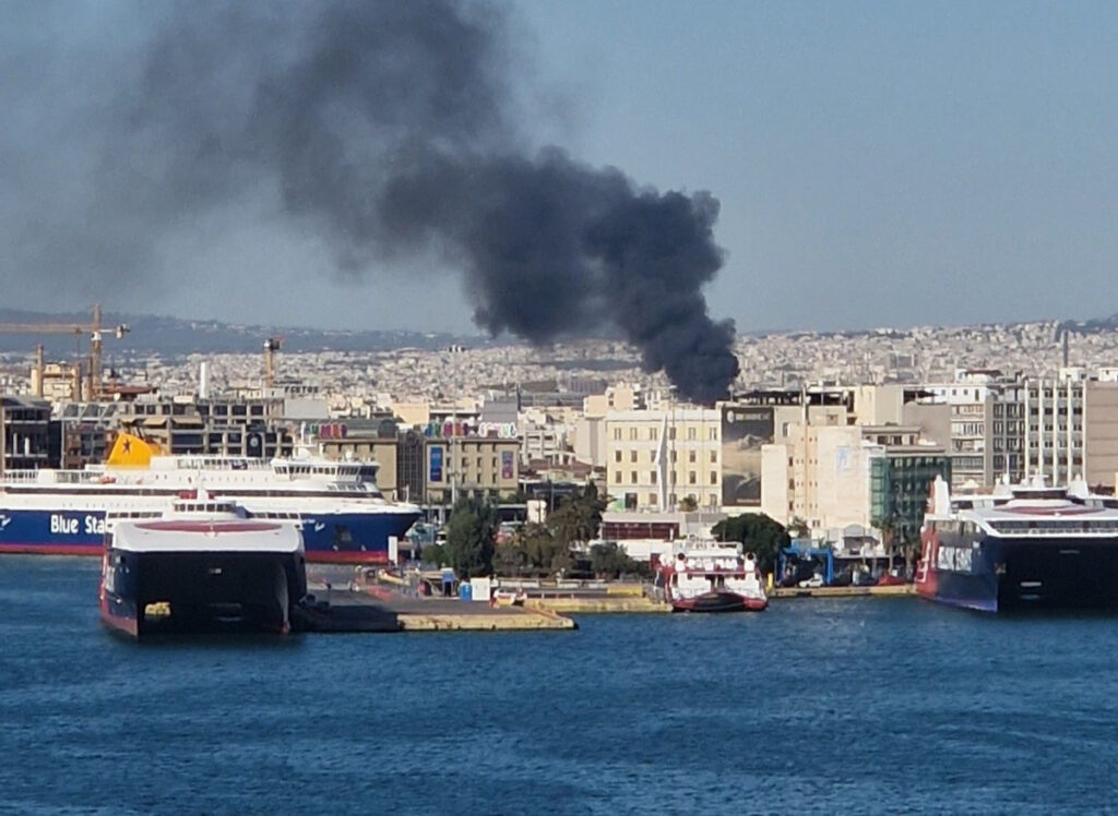Φωτιά τώρα στην οδό Θηβών – Δείτε βίντεο