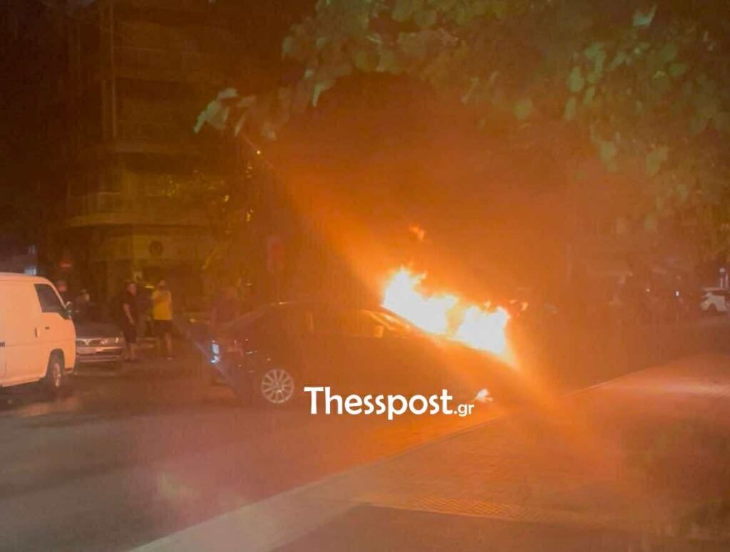 Θεσσαλονίκη: Αυτοκίνητο «καρφώθηκε» σε βιτρίνα μαγαζιού – Δείτε βίντεο