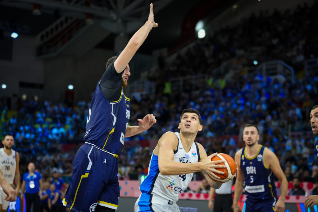 Eurobasket 2025: Ελλάδα – Βοσνία Ερζεγοβίνη 77-80 – «Λύγισε» η Εθνική και θα δώσει τελικό πρώτ