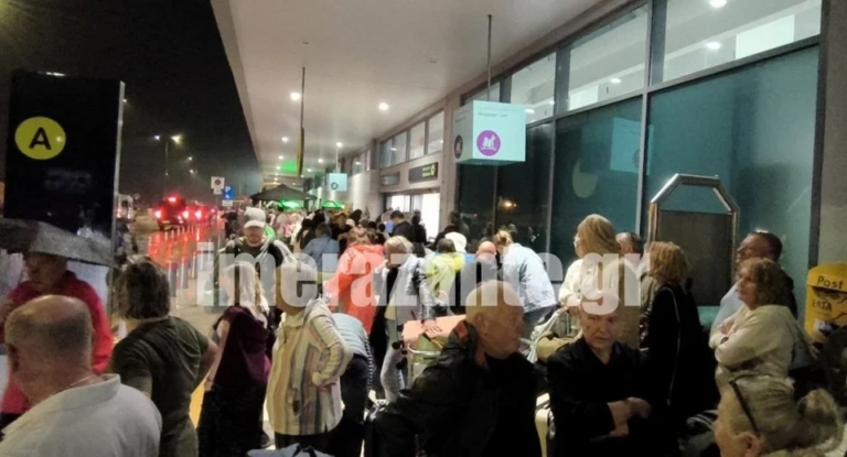 Η κακοκαιρία «μπλόκαρε» το αεροδρόμιο Ζακύνθου – Πάνω από 20 πτήσεις ακυρώθηκαν – Εκατοντάδες τουρίστες εγκλωβισμένοι